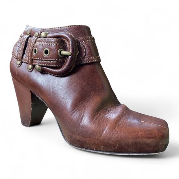 Frye Women's Andie Red Leather High Heeled Big Buckle Side Zip Bootie - Size 6 - Picture 1 of 10